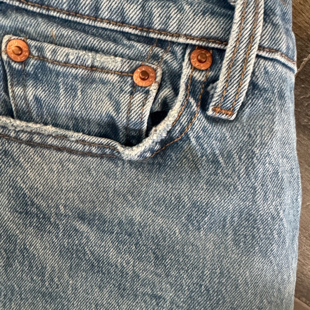 Levi’s - Picture 3 of 8